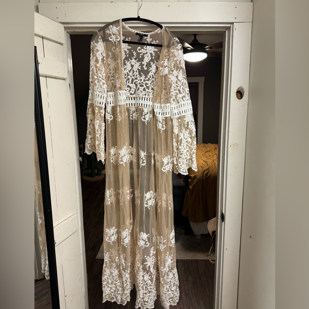 Gorgeous forever 21 lace duster